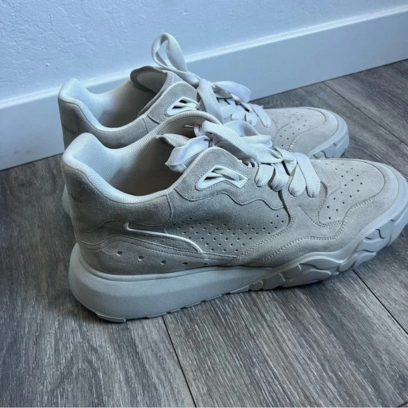 Alexander McQueen
Alexander Mcqueen Man's White Suede Leather Sneakers NIB - Picture 13 of 13